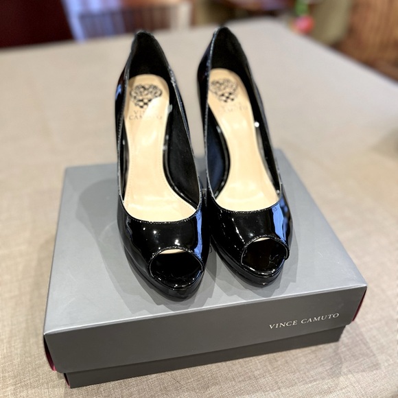 Vince Camuto Shoes - BRAND NEW IN BOX Vince Camuto Black Patent Peep-toe pumps size 8!